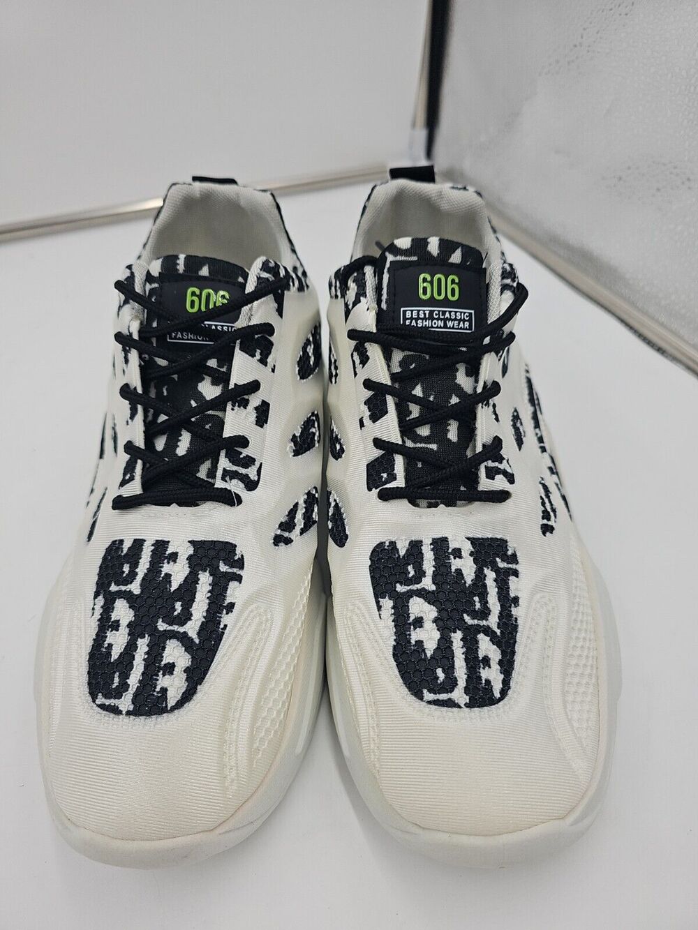 NWOB Women's Lace-up sneakers size EU40 UK 7 US 9